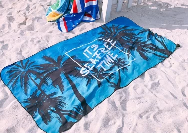 Serviettes de plage bleues en vrac